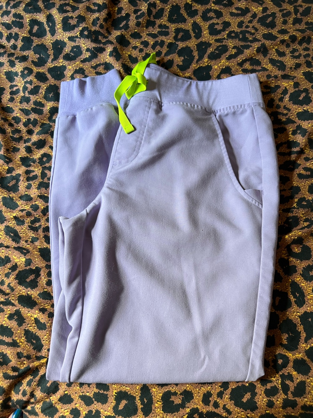 FIGS Women’s Zamora Jogger Scrub Bottoms -Lavender Dew